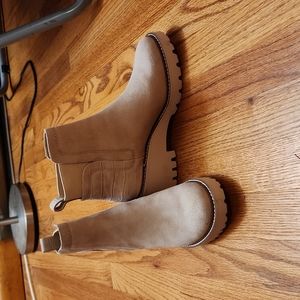 Light tan dolce vita water proof rain boots